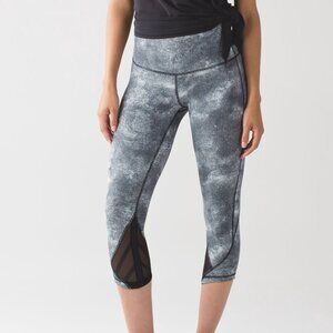 Lululemon Essential Rhythm Crop Leggings, Black and White Chevron, Size 8